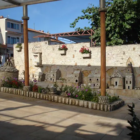 Tomo Апартаменти *