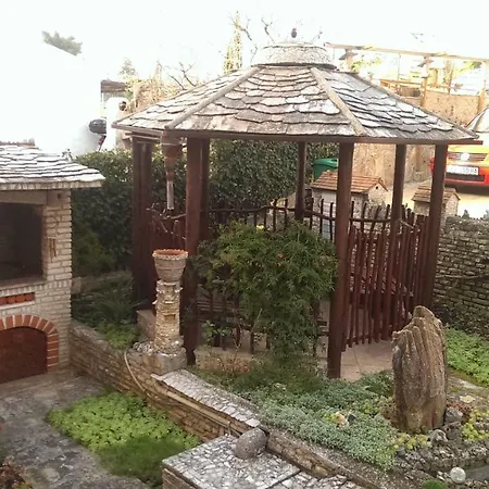 Tomo Pula
