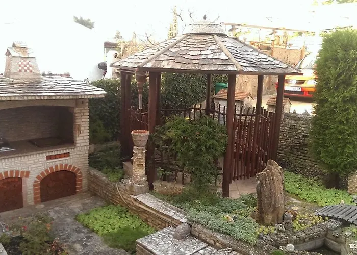 Tomo Pula