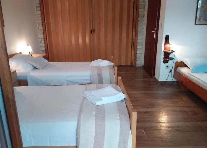 Tomo 아파트 풀라